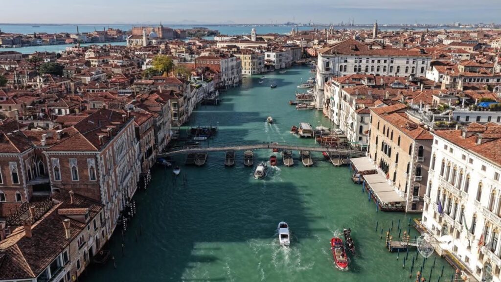 Il Ponte Votivo per le celebrazioni della Madonna della Salute