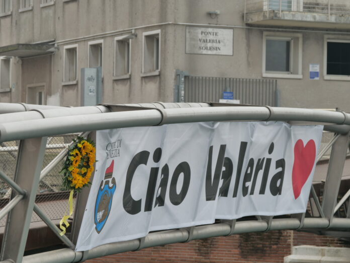 Ponte Valeria Solesin con i girasoli Ponte Valeria Solesin con i girasoli