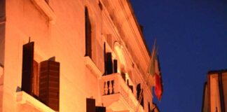 Giornata Internazionale per l’eliminazione della violenza contro le donne, facciata del Comando dei Carabinieri di Treviso illuminata di arancione La facciata del Comando Provinciale dei Carabinieri di Treviso illuminata di arancione