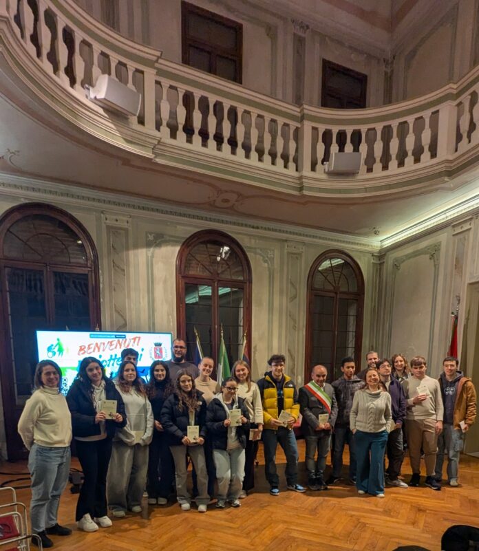 Asolo, consegnate le copie della Costituzione ai neomaggiorenni Asolo, consegnate le copie della Costituzione ai neomaggiorenni