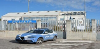 Jesolo, tenta il furto in un hotel: denunciato ed espulso cittadino straniero irregolare Caserma e Auto della Polizia di Stato di Jesolo