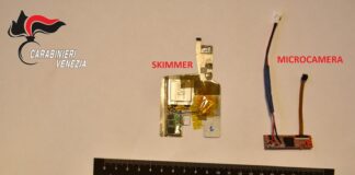 Scoperto dai Carabinieri con uno skimmer per clonare le carte di pagamento: 24enne denunciato Lo skimmer e la microcamera sequestrati dai Carabinieri