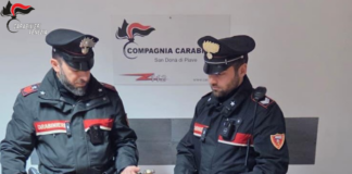 Scoperto dai Carabinieri con proiettili, droga, pistola a salve e mazza ferrata: arrestato 31enne I Carabinieri di San Donà con la droga e le armi sequestrate