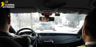 Faceva il cameriere “in nero” in un ristorante ma lavora già come bidello: rischia il licenziamento Guardia di Finanza di Treviso