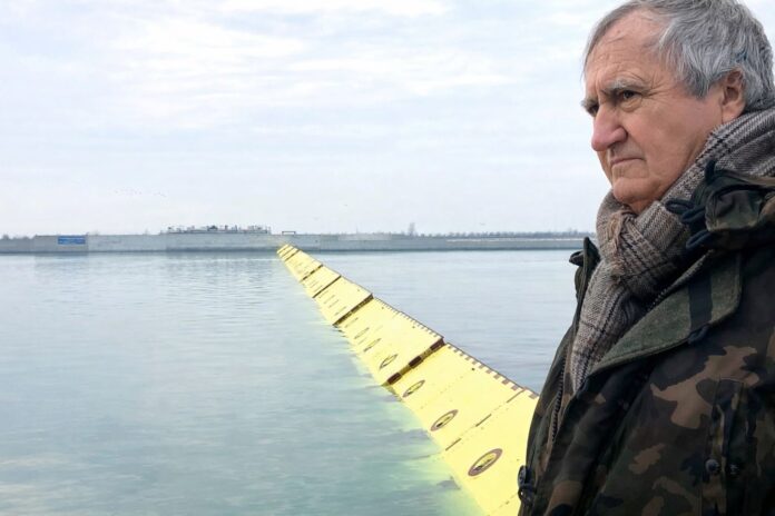 Il Sindaco di Venezia Luigi Brugnaro nei pressi delle barriere del Mose Il Sindaco di Venezia Luigi Brugnaro nei pressi delle barriere del Mose