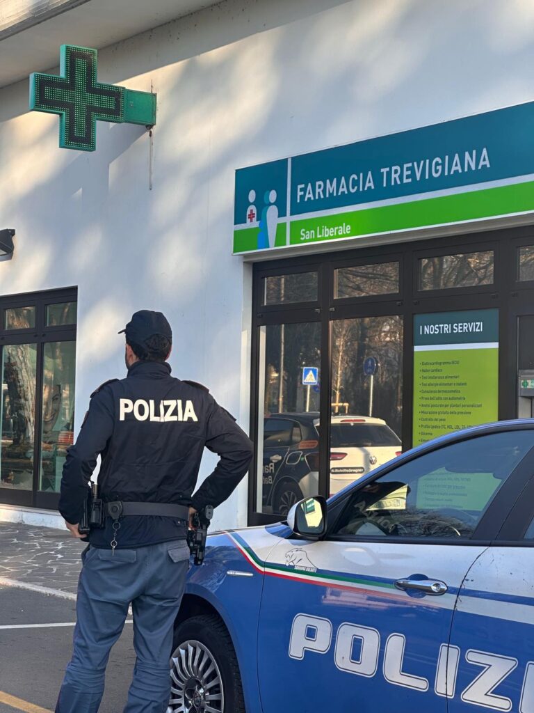 Polizia di Stato di Treviso nei pressi della Farmacia di San Liberale