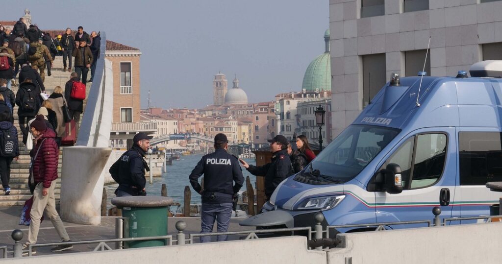 Piazzale Roma, la Polizia di Stato di Venezia in azione