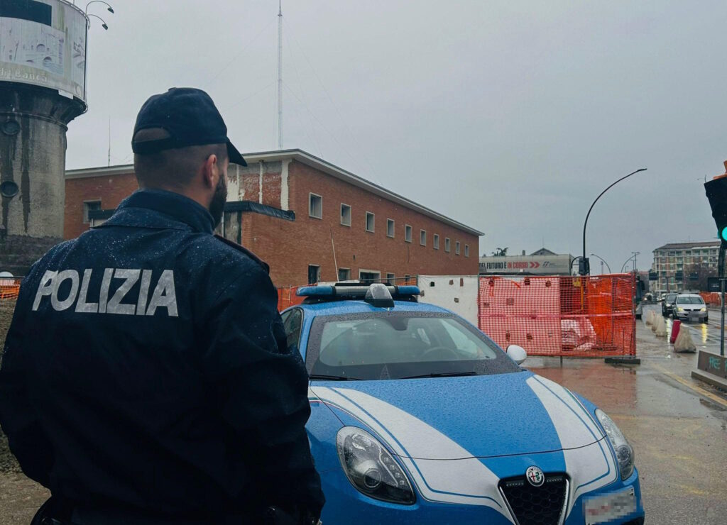 Polizia di Stato di Treviso davanti alla stazione ferroviaria