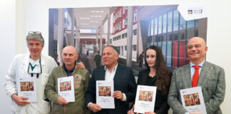 Il pullman precipitato dal cavalcavia a Mestre e la 28enne affetta da tumore in gravidanza: in un volume l’analisi dei casi clinici più impegnativi Foto di gruppo di presentazione del volume "Discussione casi clinici"