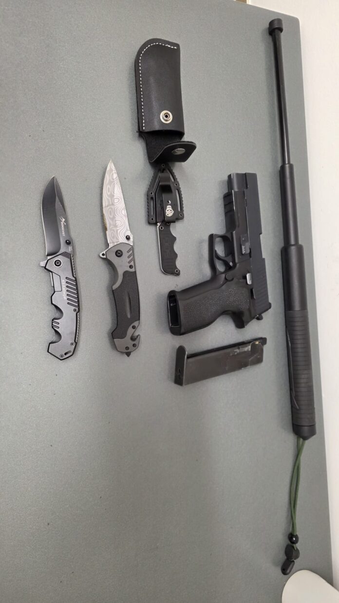 Le armi sequestrate dai Carabinieri Le armi sequestrate dai Carabinieri