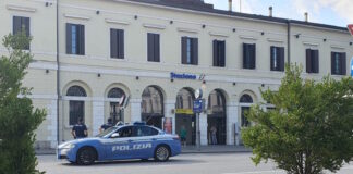 Conegliano, aggressione a un’autista MOM: foglio di via per un 22 enne Polizia di Stato di Treviso davanti alla Stazione Ferroviaria di Conegliano