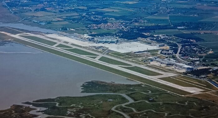 aeroporto venezia, traffico aereo, voli venezia, turismo veneto, rotte internazionali, compagnie aeree, trasporti aeroporto venezia, traffico aereo, voli venezia, turismo veneto, rotte internazionali, compagnie aeree, trasporti