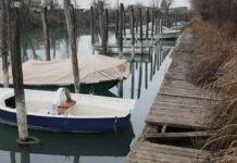 Affondata una imbarcazione sul Sile, paura a Caposile durante una gita Sile, Caposile, incidente fiume, imbarcazione, vigili del fuoco, Jesolo, cronaca locale, soccorsi, fiumi pericolosi