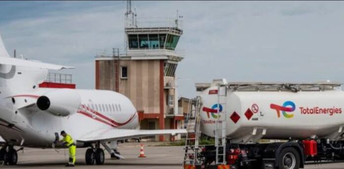 carburante aerei, aeroporti italiani, voli, crisi energetica, jet A1, trasporto aereo, Air BP Italia, aviazione carburante aerei, aeroporti italiani, voli, crisi energetica, jet A1, trasporto aereo, Air BP Italia, aviazione
