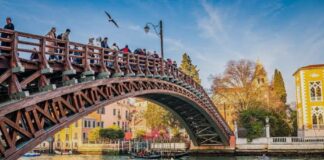 Turismo in Veneto, crisi e scenari tra guerra e rincari Turismo Veneto, crisi turismo, Veneto estate, stabilimenti balneari, Federalberghi, turismo Italia, rincari energia, prenotazioni vacanze, turismo internazionale, città d’arte