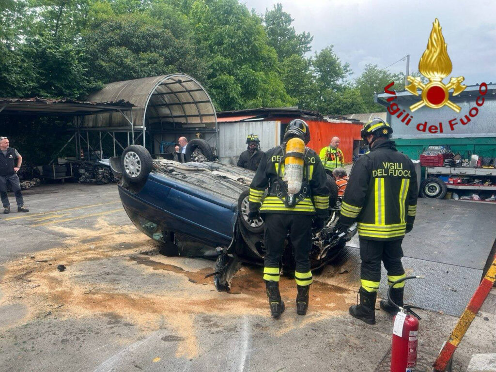 Nervesa della Battaglia, l'automobile finita ribaltata