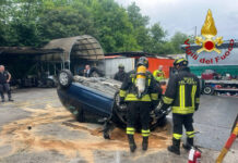Nervesa della Battaglia, si ribalta un’autovettura: due feriti Nervesa della Battaglia, l'automobile finita ribaltata