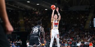 Reyer vince Gara1 delle semifinali a Bologna Bologna-Reyer, una giocata del top scorer Kyle Wiltjer - foto dal sito LBA