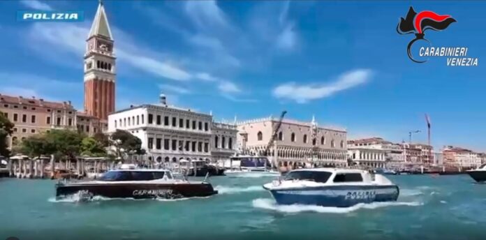 Carabinieri e Polizia di Stato in azione a Venezia Carabinieri e Polizia di Stato in azione a Venezia
