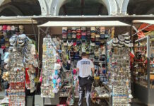 Ruga degli Oresi, blitz anti degrado della Polizia Locale: 35 sanzioni e una denuncia Controlli della Polizia Locale di Venezia in Ruga degli Oresi
