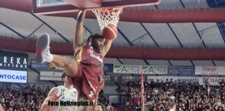Gara 1 Reyer-Derthona 89-82 Gara 1 Reyer Derthona, schiacciata a canestro di Horton - foto Notizieplus