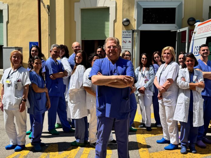 La squadra di Ostetricia e ginecologia di Mirano con, al centro, il primario Jacopo Wabersich La squadra di Ostetricia e ginecologia di Mirano con, al centro, il primario Jacopo Wabersich