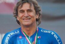 Zanardi, Noventa Padovana in lutto: fiori davanti casa e bandiere a mezz’asta Alex Zanardi, Noventa Padovana, lutto cittadino