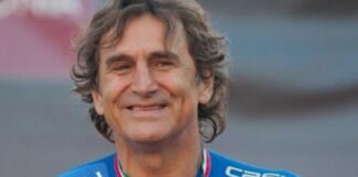 Zanardi, Noventa Padovana in lutto: fiori davanti casa e bandiere a mezz’asta Alex Zanardi, Noventa Padovana, lutto cittadino