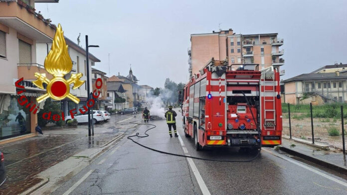 Incidente tra due auto a Caerano San Marco, l'intervento dei Vigili del Fuoco Incidente tra due auto a Caerano San Marco, l'intervento dei Vigili del Fuoco