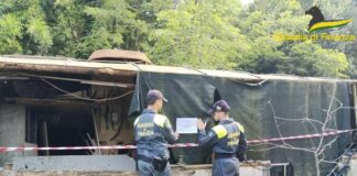157 tonnellate di rifiuti speciali e 2 motonavi sequestrate dalla GdF nella laguna veneta La GdF di Venezia sequestra motonavi e rifiuti speciali