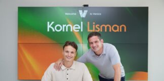 Kornel Lisman è un nuovo attaccante del Venezia FC Kornel Lisman, a sinistra, con il DS del Venezia FC Filippo Antonelli - foto dell'Ufficio comunicazione del Venezia FC