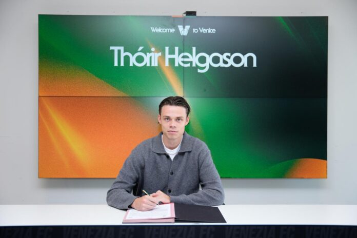 Thórir Jóhann Helgason firma il contratto con il Venezia FC Thórir Jóhann Helgason firma il contratto con il Venezia FC