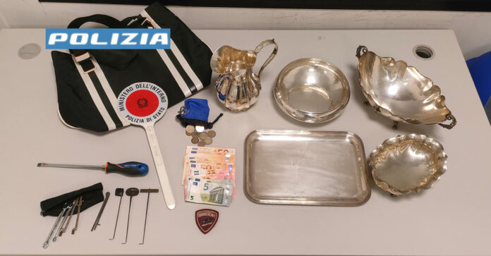 Furto in abitazione, la refurtiva recuperata dalla Polizia di Stato di Treviso Furto in abitazione, la refurtiva recuperata dalla Polizia di Stato di Treviso