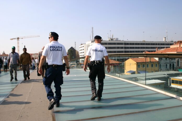 Borseggi a Venezia, morto un uomo e 5 fermati - Notizie Plus Borseggi a Venezia, morto un uomo e 5 fermati - Notizie Plus
