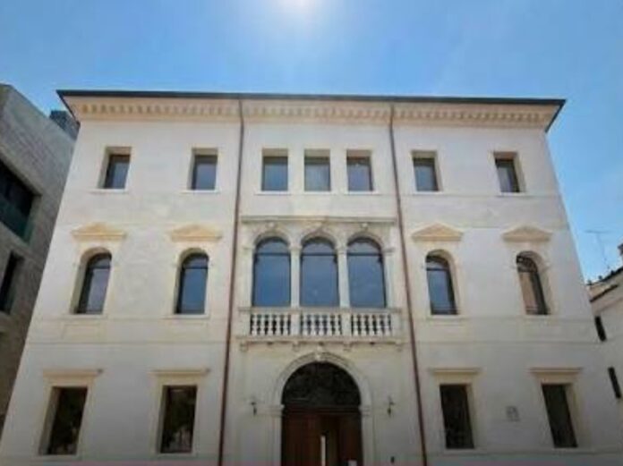 Palazzo Da Borso Treviso Palazzo della Borsa Francesco De Bettin Palazzo Da Borso Treviso Palazzo della Borsa Francesco De Bettin