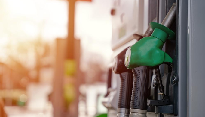 Caro carburanti, l'allarme di Confcommercio - Notizie Plus