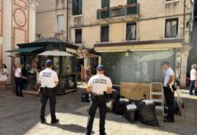 Sequestro souvenir Venezia, 1.900 prodotti e oltre 2mila euro di multe: controlli a San Giovanni Grisostomo Sequestro souvenir Venezia, 1.900 prodotti - Notizie Plus