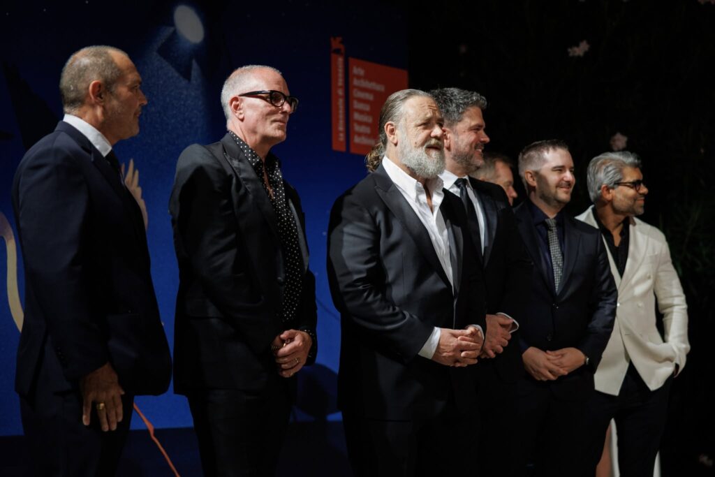 Mostra del Cinema di Venezia, Russell Crowe protagonista al Lido con What Love Builds. In concorso Bechis e Adriano Giannini - Notizie Plus