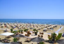 Lido di Venezia, estate fino al 31 ottobre: il Blue Moon resta aperto sei mesi e mezzo Blue Moon Lido di Venezia aperto fino al 31 ottobre - Notizie Plus