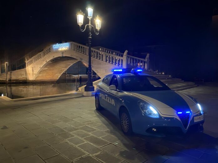 Arresto a Chioggia, calci all'auto della Polizia - Notizie Plus Arresto a Chioggia, calci all'auto della Polizia - Notizie Plus