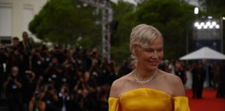 Mostra del Cinema di Venezia, Pamela Anderson accende il Lido. Rohrwacher protagonista con “Un bon petit soldat” Mostra del Cinema, Pamela Anderson al Lido - Notizie Plus