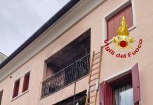 Incendio a Montebelluna, fiamme sulla terrazza di un condominio vicino al mercato Incendio a Montebelluna, fiamme vicino al mercato - Notizie Plus