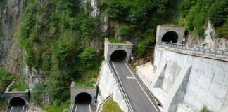 Il San Boldo, la strada nella roccia: una nota rivista per turisti ne esalta la storia Strada dei Cento Giorni gallerie elicoidali Prealpi Bellunesi Col Visentin