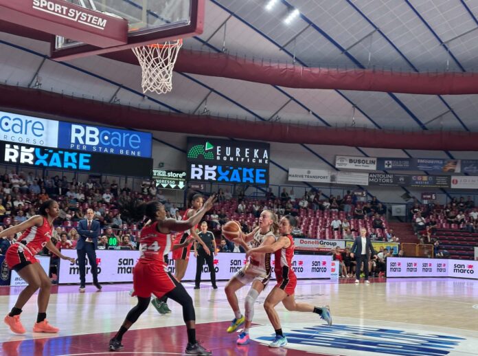 Umana Reyer Venezia-Flammes Carolo Basket - Foto Notizieplus Umana Reyer Venezia-Flammes Carolo Basket - Foto Notizieplus