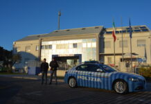 Jesolo, rientra in Italia dopo l’espulsione: arrestato dalla Polizia dopo aver colpito un agente Arresto a Jesolo, rientra in Italia dopo l'espulsione