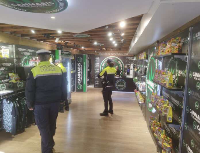 Polizia Locale Venezia, maxi controlli: 850 prodotti sequestrati Polizia Locale Venezia, maxi controlli: 850 prodotti sequestrati