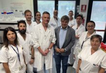 Cocaina nel Nordest, sequestri raddoppiati in dieci anni: metà delle dosi nel Veneziano Al centro il dg dell’Ulss 3 Massimo Zuin e il direttore del Laboratorio di tossicologia clinica e forense Giampietro Frison con parte della sua équipe, che hanno studiato i campioni sequestrati di cocaina nel Nordest