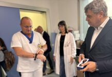 Aggressioni ai sanitari, l’Ulss 3 consegna 130 braccialetti SOS: oltre cento nuove telecamere Ulss 3, 130 braccialetti anti-aggressione - Notizie Plus