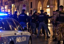 Rissa in via Roma a Treviso, sei denunciati: spuntano un coltello e chiavi inglesi Rissa a Treviso via Roma, sei denunciati - Notizie Plus