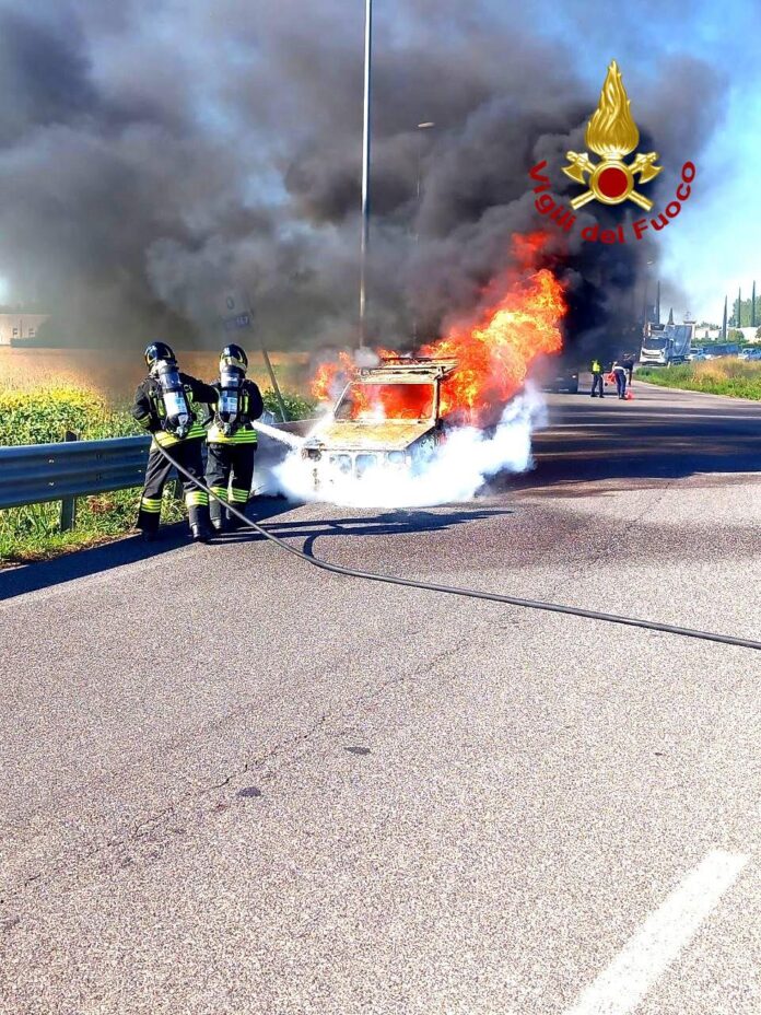 Auto in fiamme a San Biagio, nessun ferito - Notizie Plus Auto in fiamme a San Biagio, nessun ferito - Notizie Plus